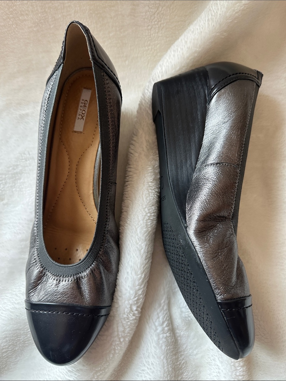 GEOX Metallic Gray & Black Leather Ballet Slip-On Wedge Flats Sz 9/39.5 Feminine